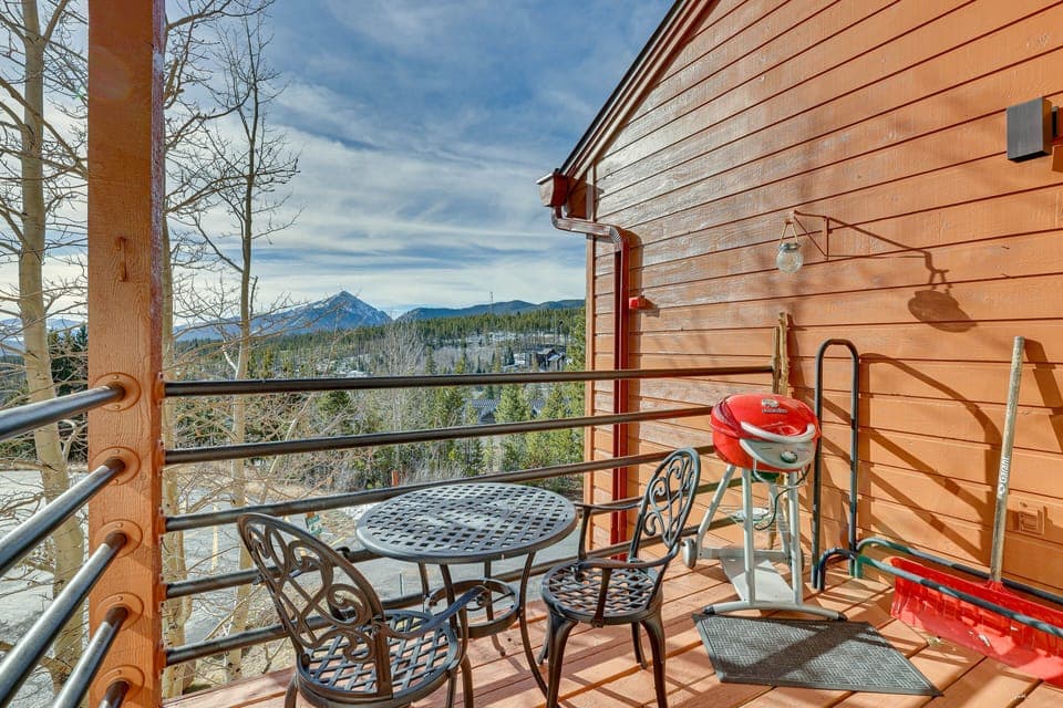 Silverthorne Vacation Rental | 2BR | 2BA | 880 Sq Ft | Stairs Required