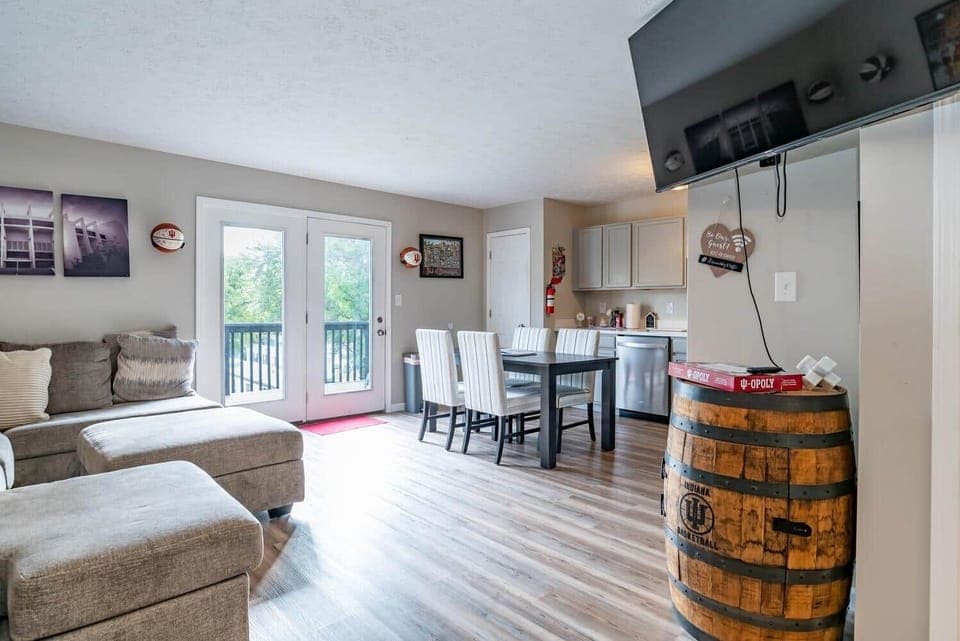 1450 N Willis Dr Unit 3-large-008-007-DSC3996-1499x1000-72dpi