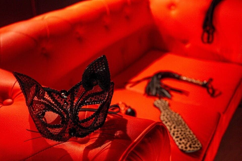 red room accessory
