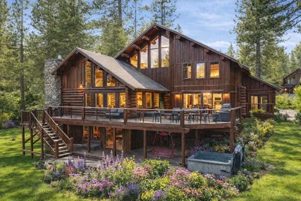 Stunning cabin escape with breathtaking spring scenery
