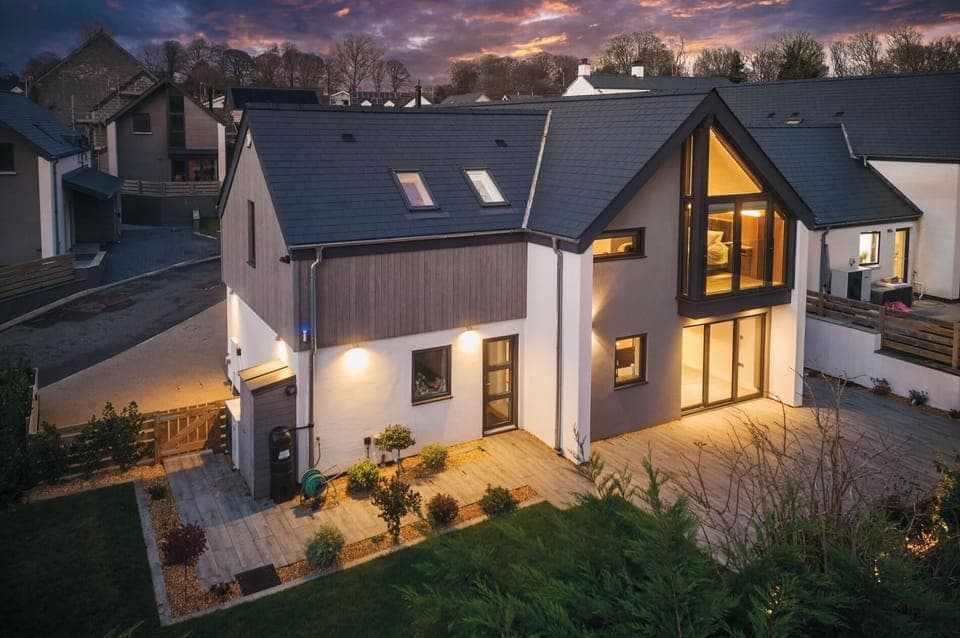 Ty Cyfoes - Luxurious 4 Bedroom - St. Florence (17300)