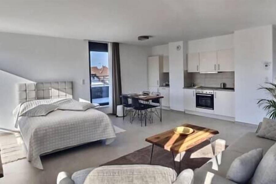 1c9e5983-96c5-44e1-8ecc-4b696b605945