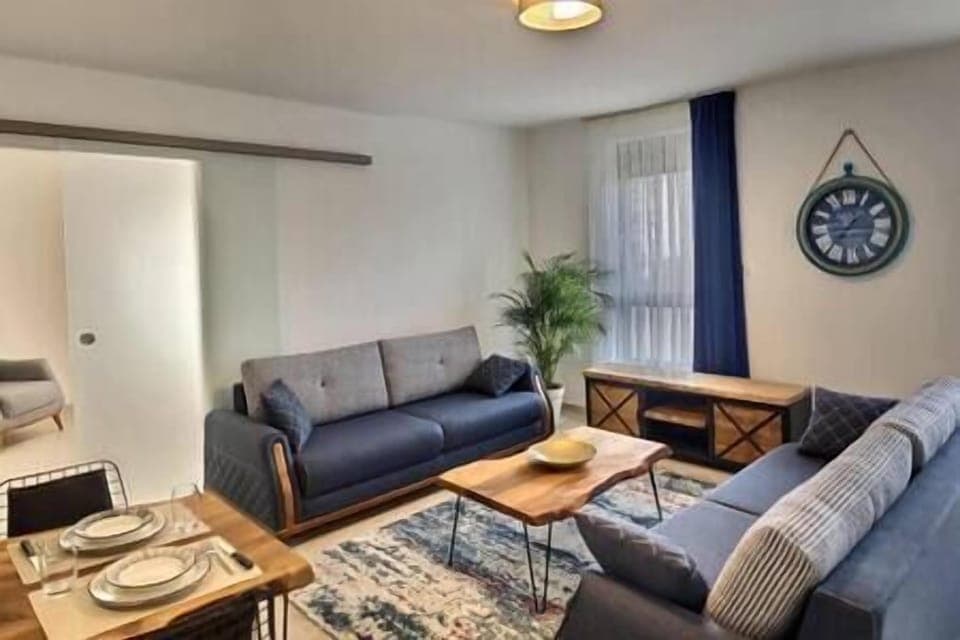 21cc3bfb-588c-4df2-8f9e-0558c911e4a2