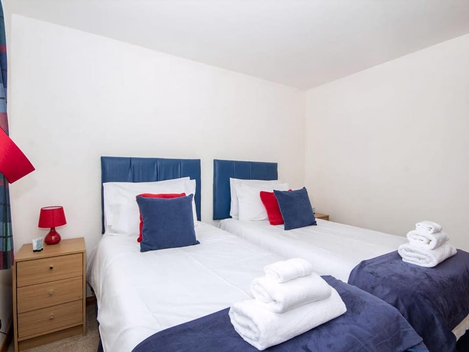 Twin bedroom | Holm Dell Apartment, Inverness