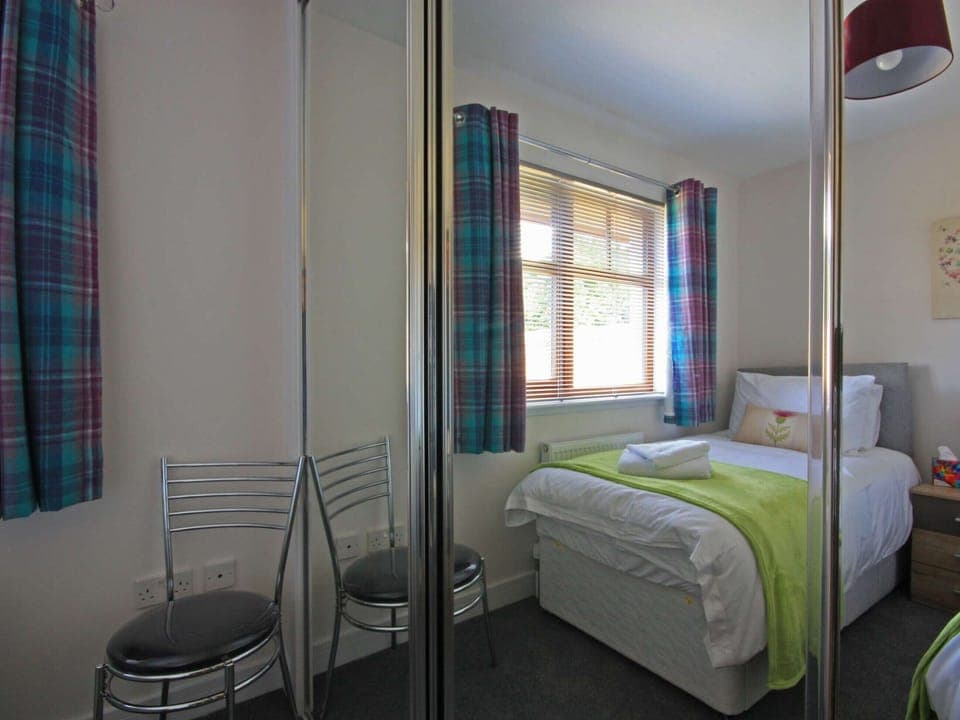 Twin bedroom | Wards Croft No.14, Muir of Ord