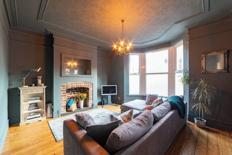 Comfortable Living Space featuring:
- Comfortable seating
- Smart TV with Netflix
- Readable books for entertainment
