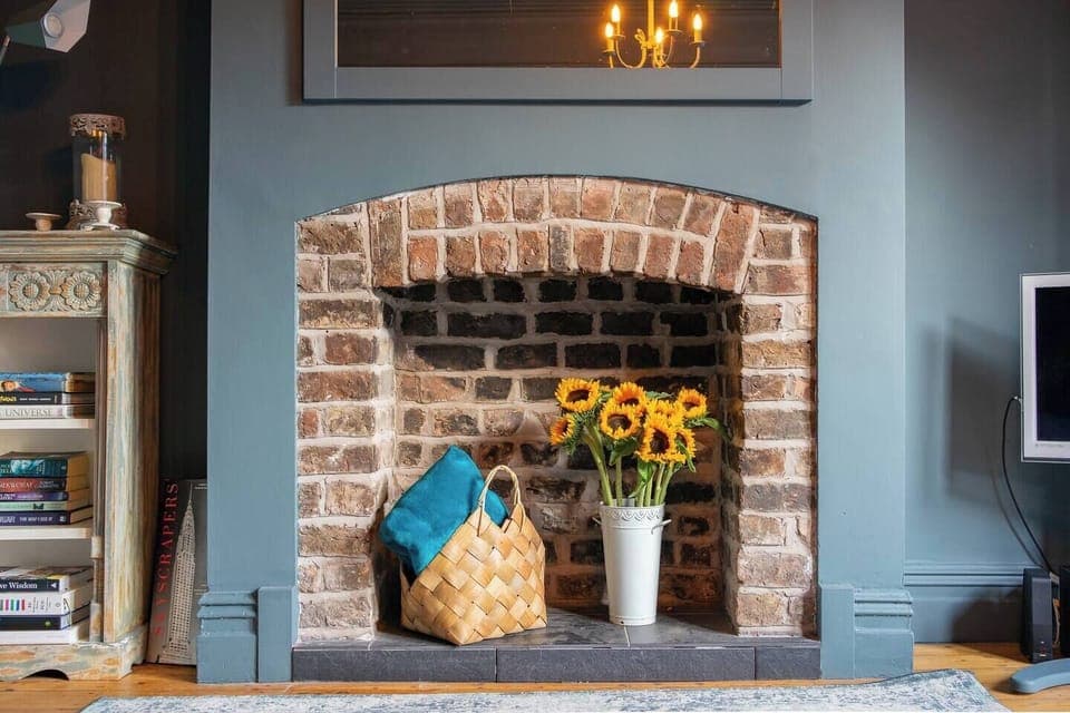 Comfortable Living Space featuring:
- Comfortable seating
- Smart TV with Netflix
- Readable books for entertainment