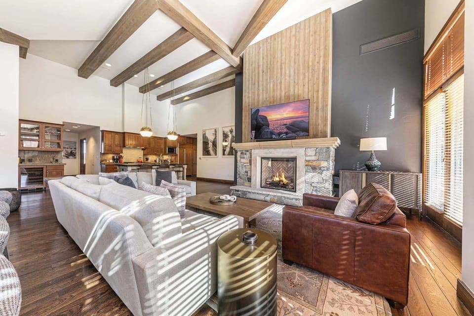 5001 Northstar Dr Apt 501-print-022-016-Interior-3361x2242-300dpi