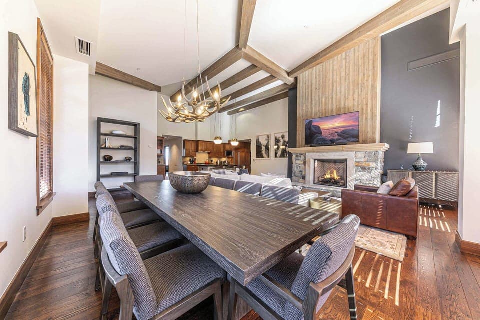 5001 Northstar Dr Apt 501-print-021-034-Interior-3360x2240-300dpi