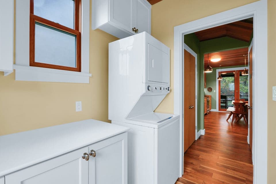 Stackable washer and dryer units for guest use
