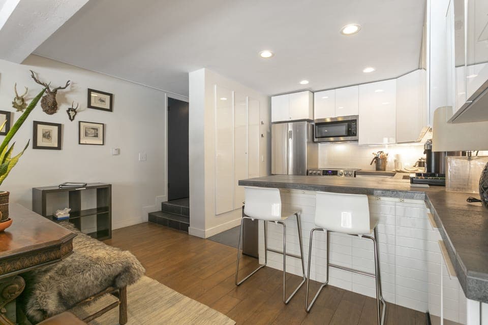 Breakfast bar