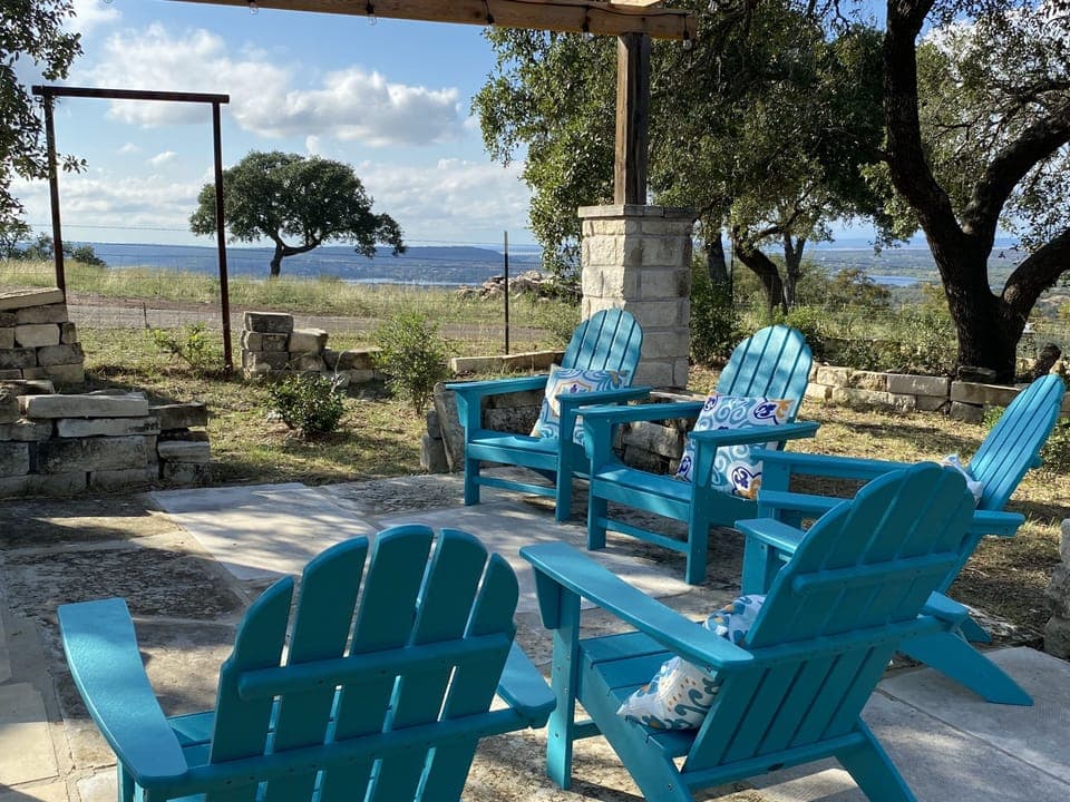 Dreamy lake vistas & epic hill country sunsets.
