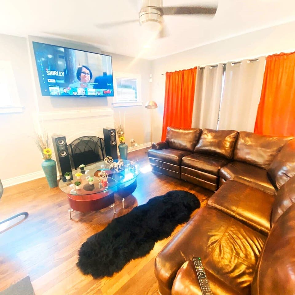 Seating room with original leather finishing