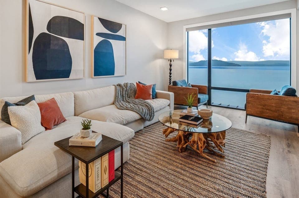 All new luxury condo at Seasons