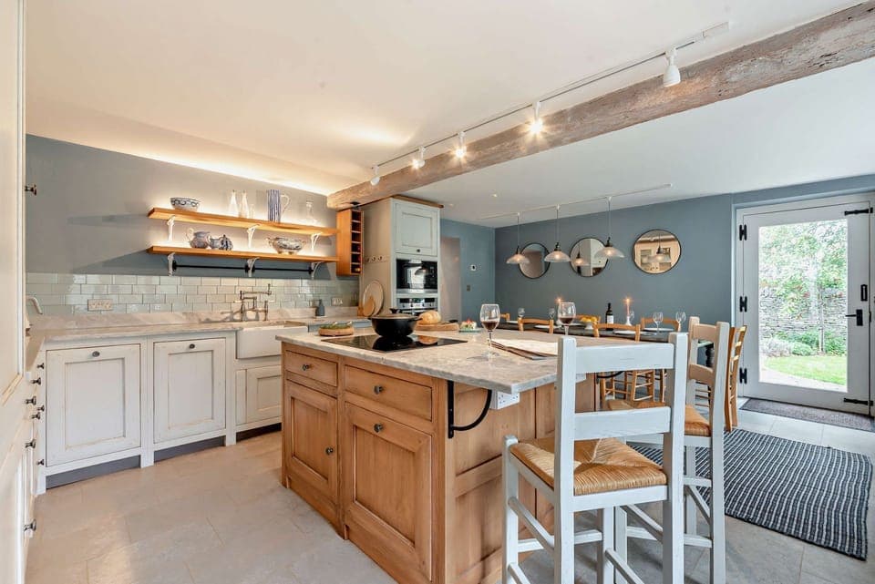 Rectory Barn Kitchen - StayCotswold