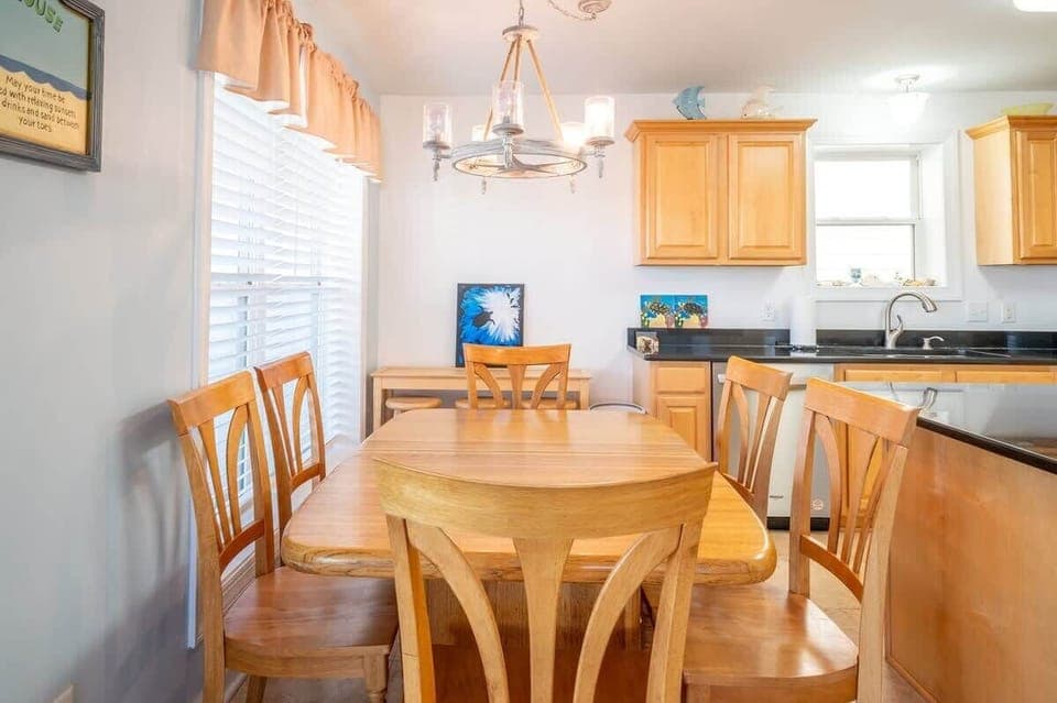 Traditional Dining Table for 6