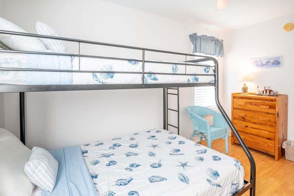 Guest Bunkroom Sleeps 3