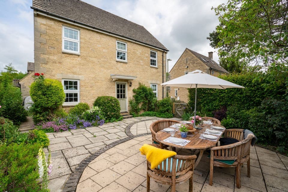 Myrtle House - StayCotswold