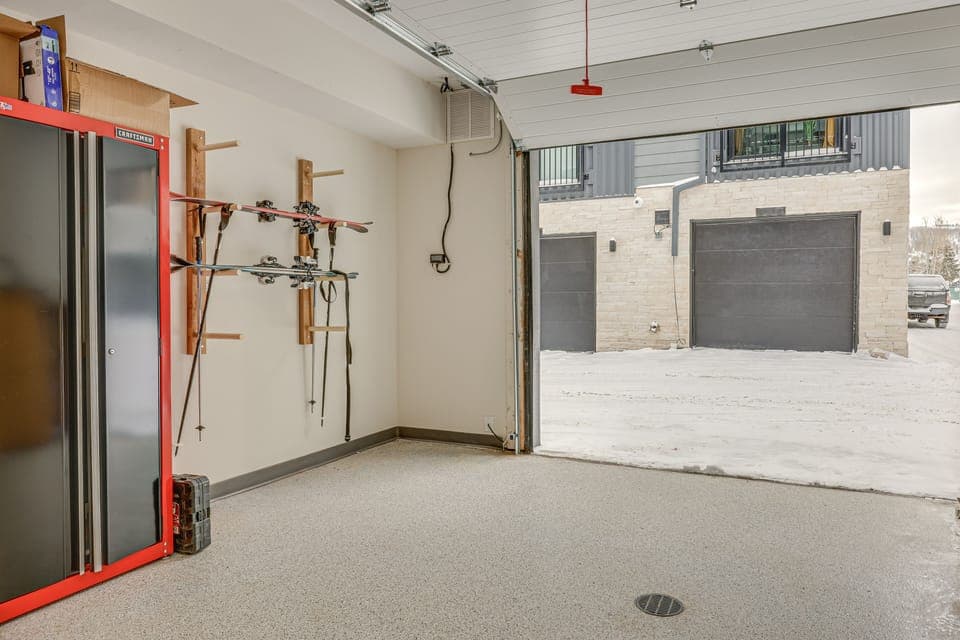 Parking | Garage (1 Vehicle) | Driveway (1 Vehicle)
