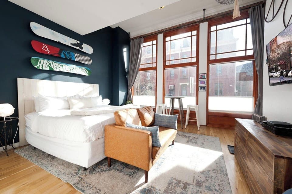 Studio with King Bed and kitchen