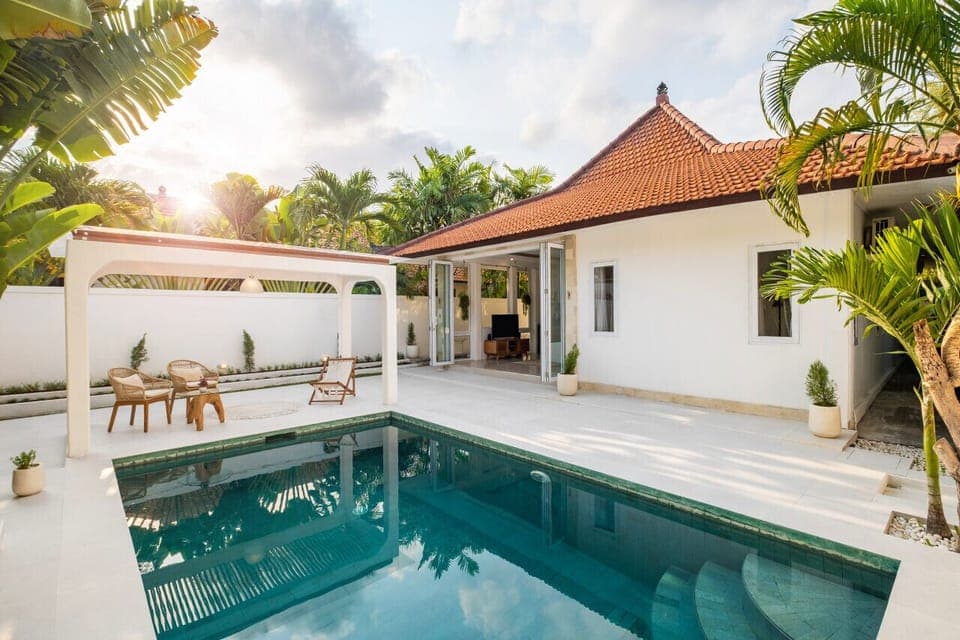 Relax and enjoy the sunset view from the swimming pool