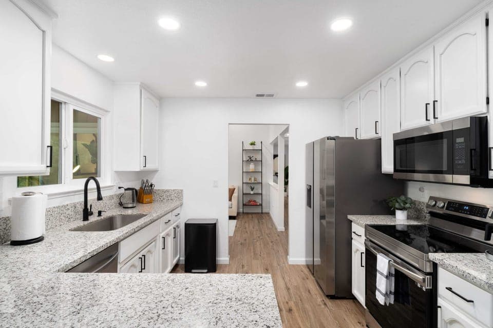 Fully stocked kitchen to bring your delicious recipes to life—complete with modern appliances.