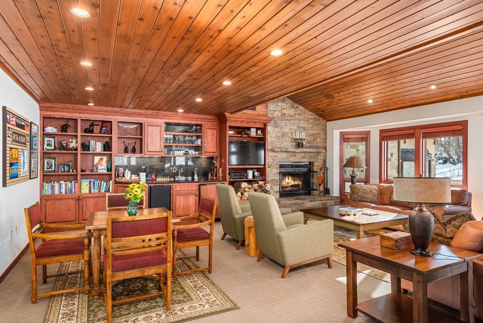 Indoors, Furniture, Living Room, Home Decor, Table