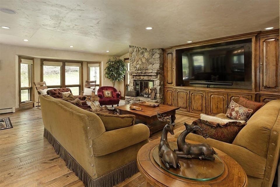 Furniture, Indoors, Living Room, Couch, Home Decor