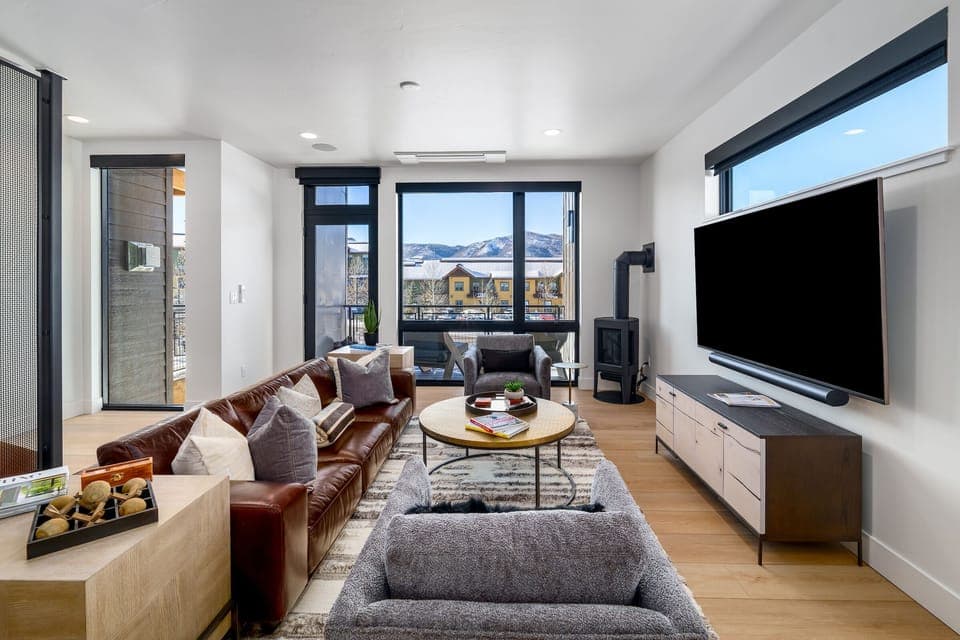 Urban Reserve! A Multi-Level Townhome, Exquisite Decor Throughout!!