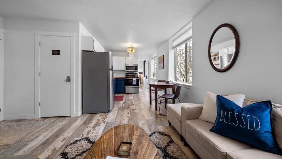 #StayInMyDistrict #EntireHome #BookDirect