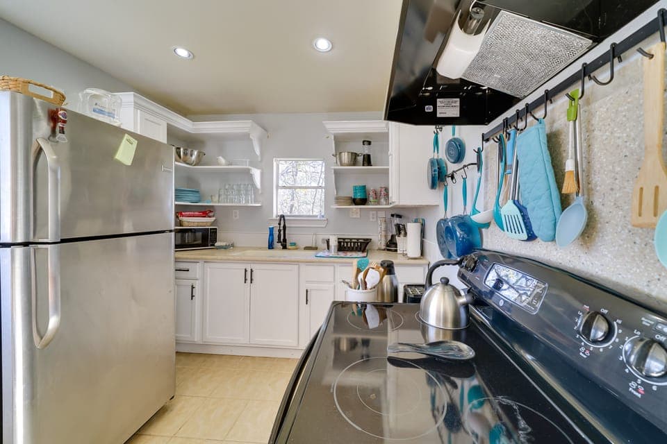 Kitchen | Equipped w/ Cooking Basics