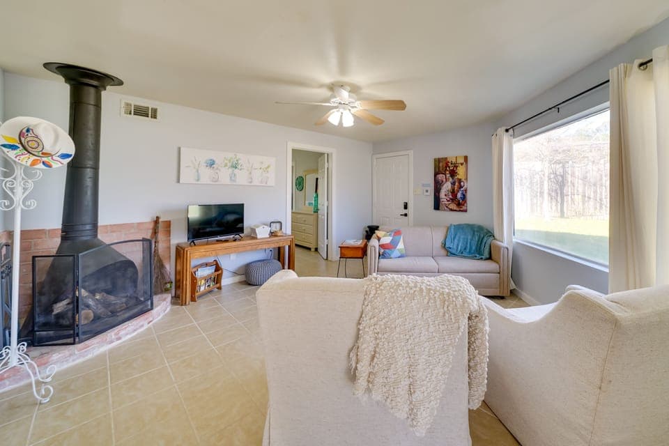 Bandera Vacation Rental | 3BR | 2BA | 1,200 Sq Ft | 1 Step to Enter