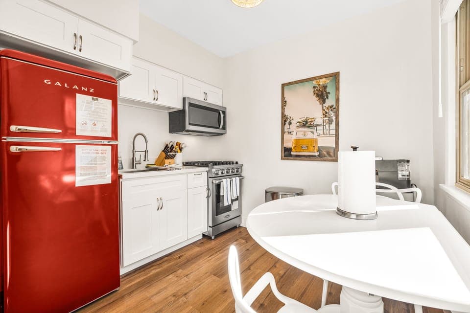 Fully equipped kitchen. Everything you need to ensure a home cooked meal. 