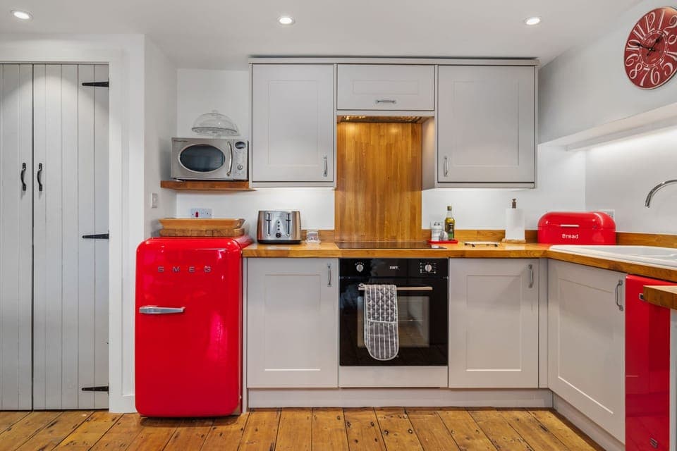 Sea Views, Walk to Beach