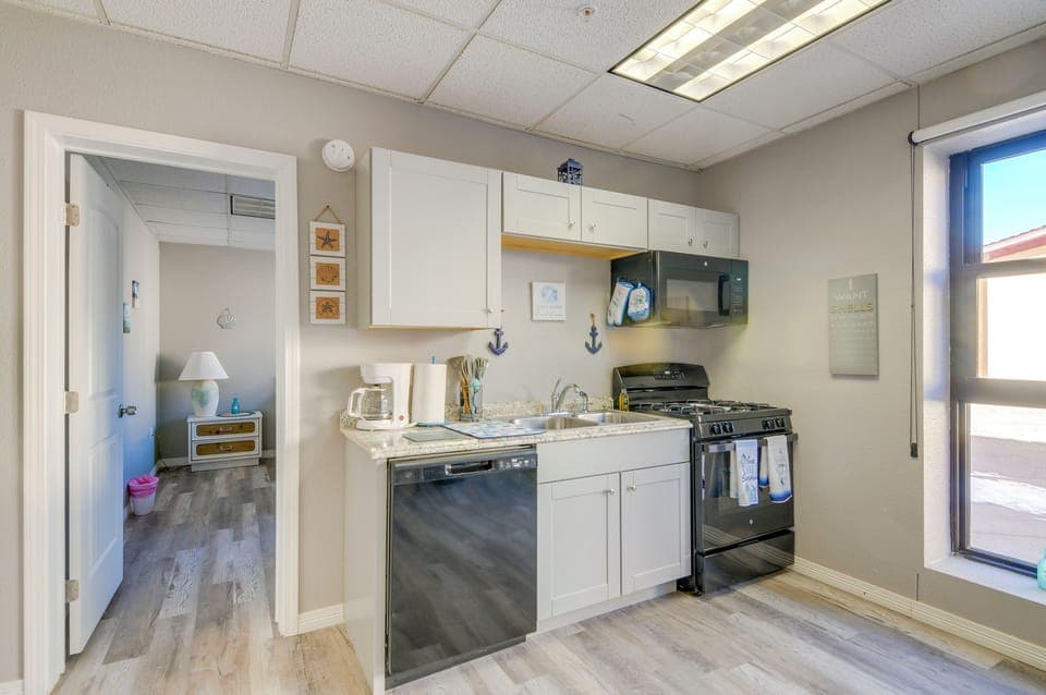 Kitchen | Equipped w/ Cooking Basics