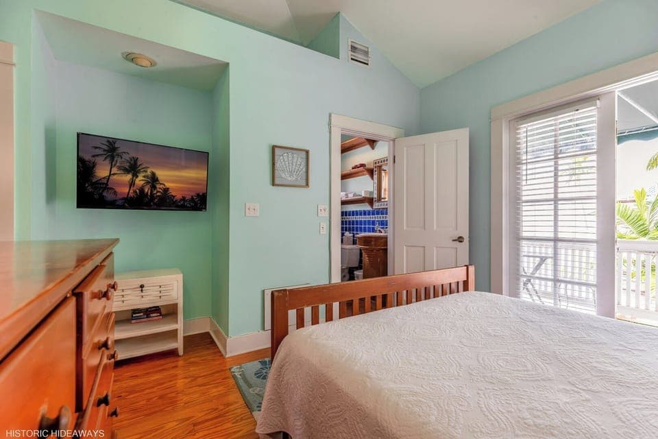 Upstairs Queen Bedroom