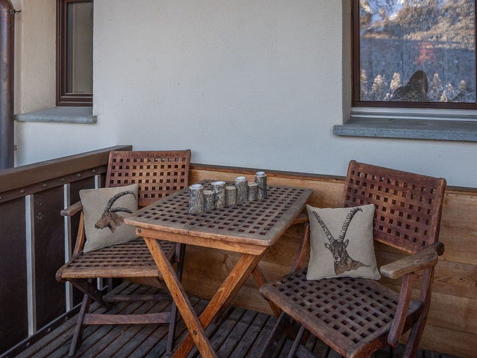 Table, Furniture, Property, Chair, Building, Wood, Interior Design, Outdoor Furniture, Architecture, Outdoor Table