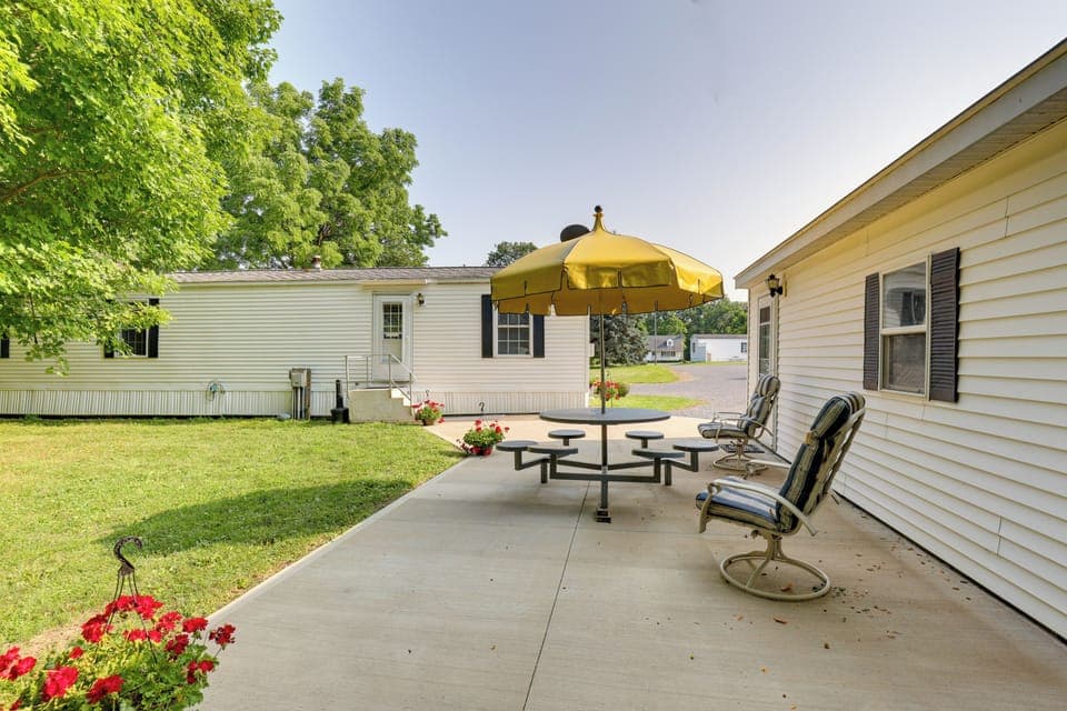 Lakemont Vacation Rental | 2BR | 1BA | 784 Sq Ft | Stairs Required to Enter