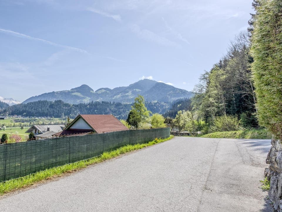 Immediate Surroundings [summer] (<1 km)