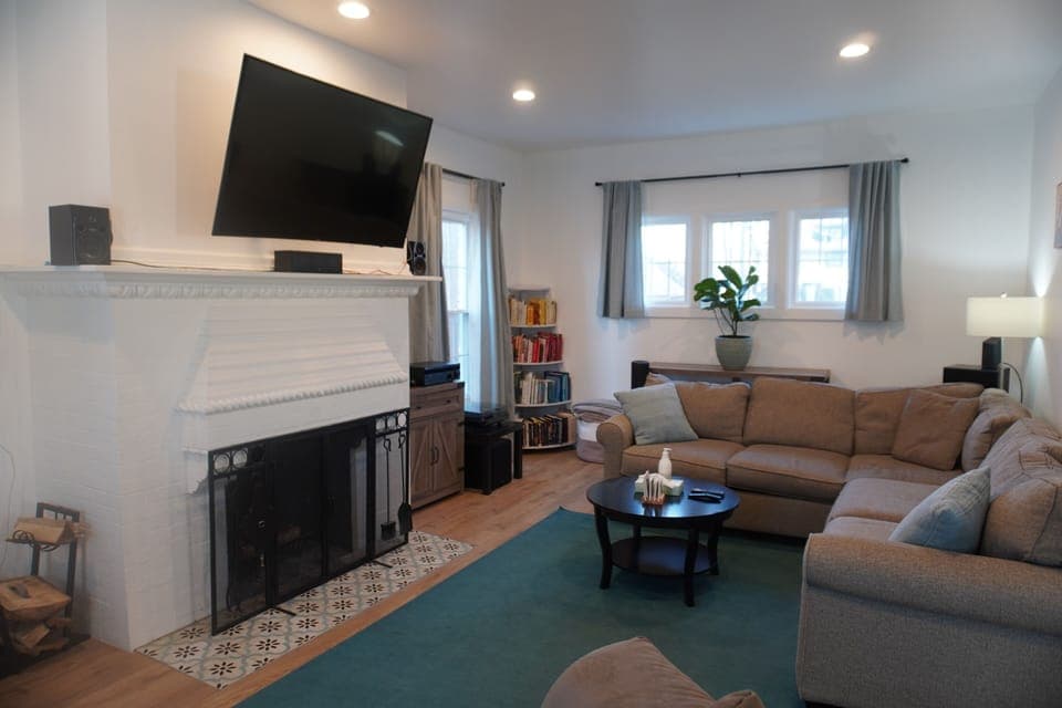 Living room with 5.1 surround sound.