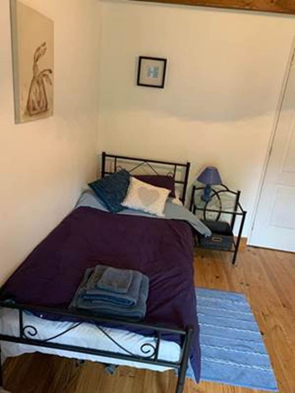 Single bedroom in Poppies