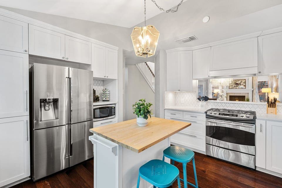 Fully Stocked Kitchen with Breakfast Bar