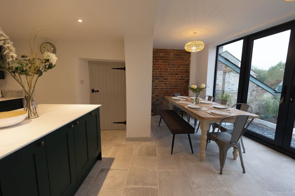 f8df9674-c950-4aef-8438-fccd56789dfe