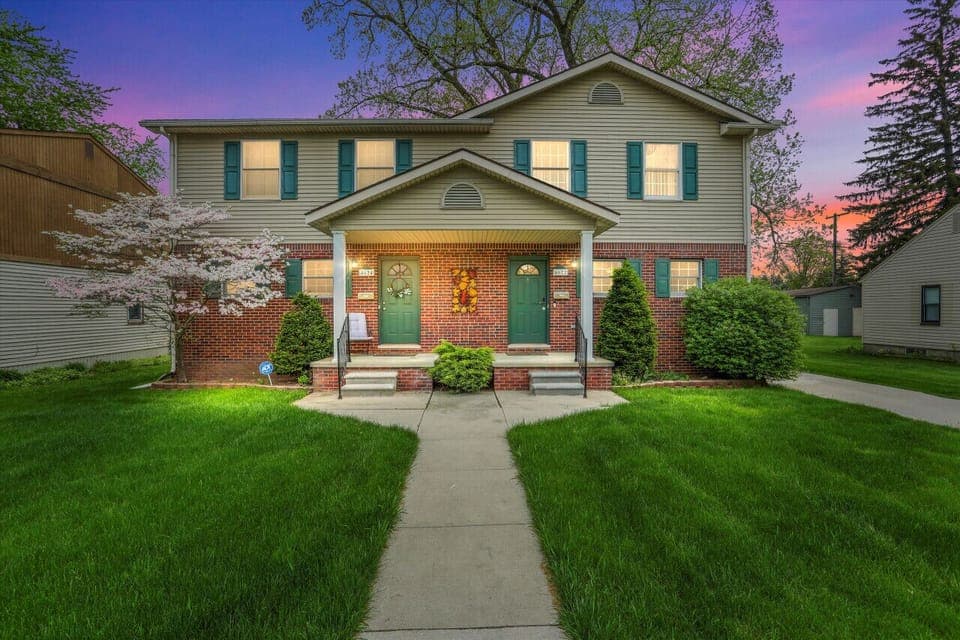 Behold the masterpiece of a front lawn, meticulously manicured, with a guiding path that leads you to the front door in this family-friendly neighborhood.