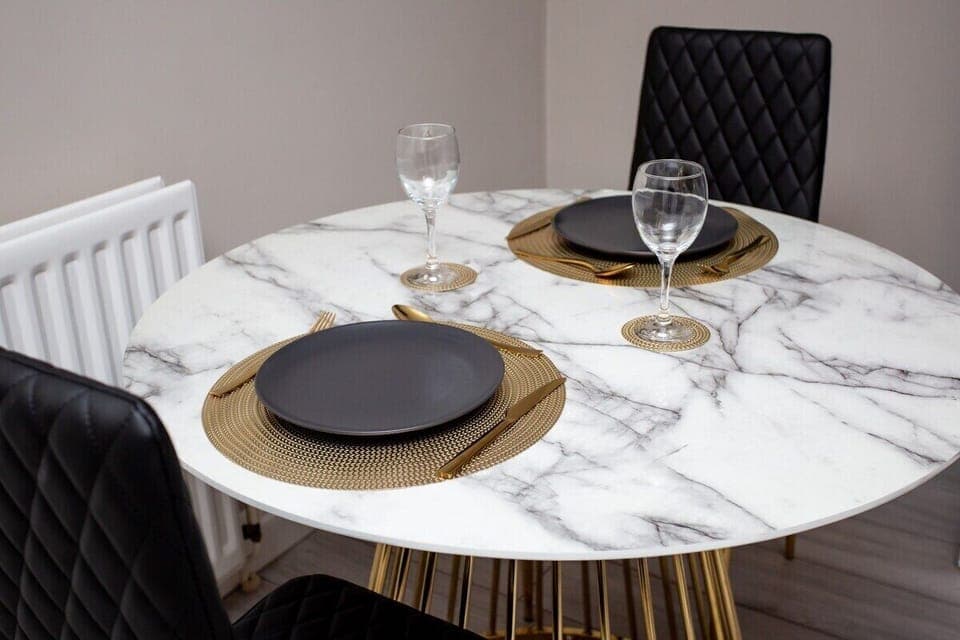  Two elegant glasses stand ready for your favorite drinks.