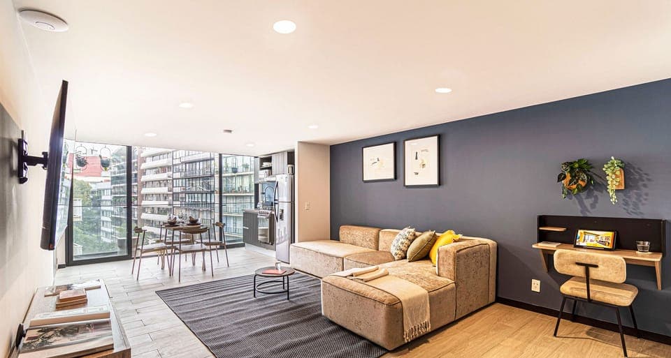 El mobiliario, la decoración y los servicios pueden variar ligeramente.