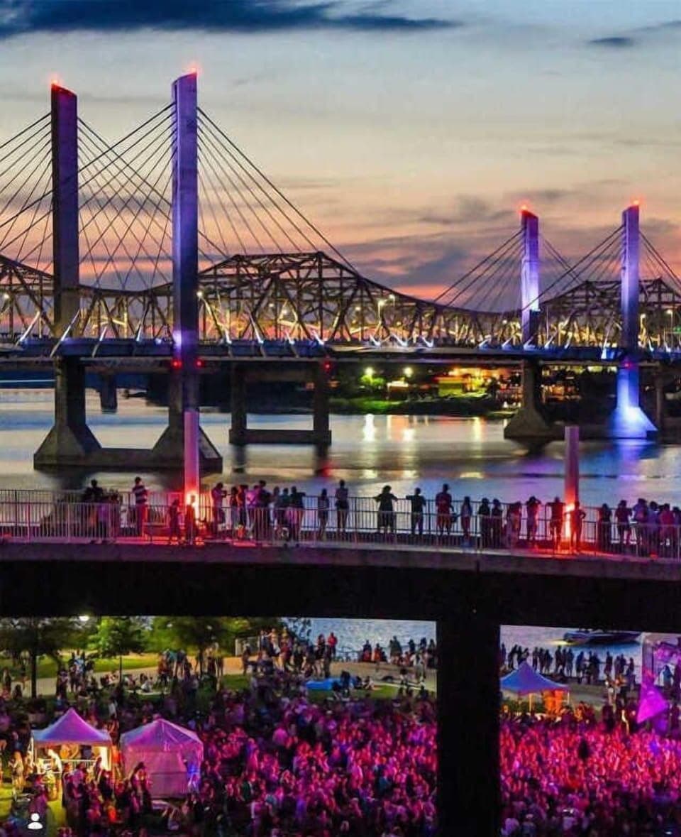 •Unbeatable location on Whiskey Row & Bourbon Tours!
•Walk everywhere – restaurants, distilleries, museums.
•Downtown Louisville at Your Doorstep
