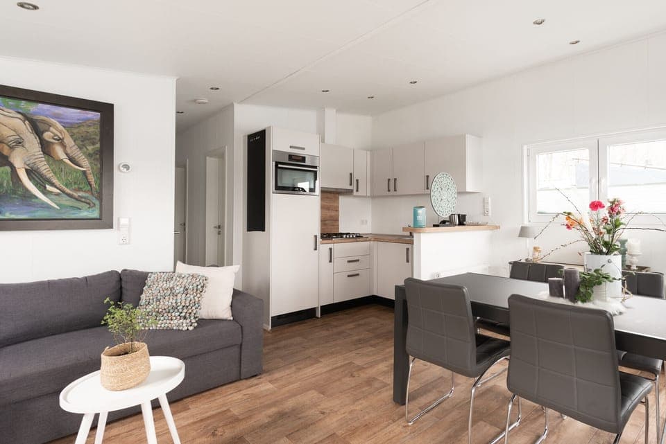 The living room and kitchen of holiday park Klein Vink Boulevard 27 - EEZZ