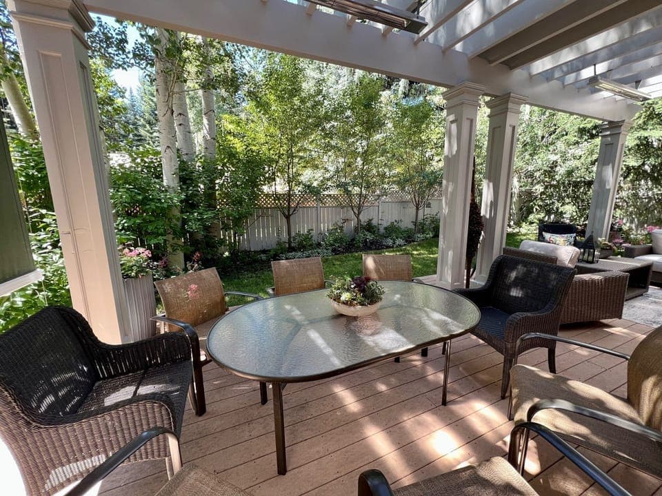 Outdoor dining