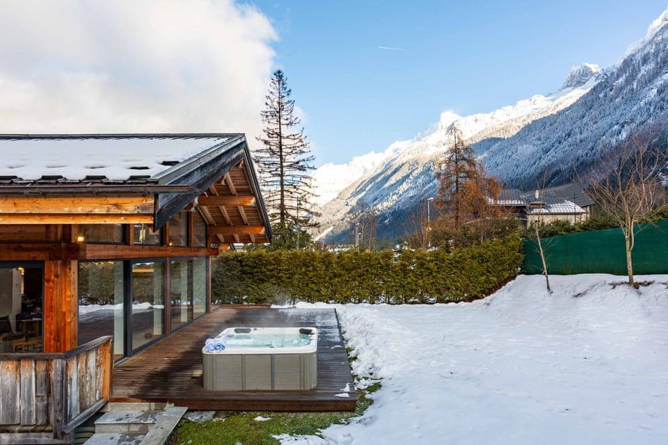 Chalet Gloribel with garden, hot tub and views